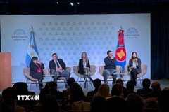 Các diễn giả tham gia phát biểu tại Hội thảo khoa học “Argentina-ASEAN, đối tác chiến lược trong một thế giới đang thay đổi.” (Ảnh: Diệu Hương/TTXVN)