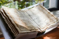 Cuốn sách viết tay từ thế kỷ 17 của Colegio del Arte. (Nguồn: Euro News)