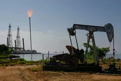 Một giàn khoan dầu trên hồ Maracaibo ở Cabimas, Venezuela. (Nguồn: Bloomberg)