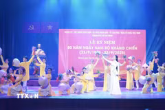 Chương trình nghệ thuật chào mừng tại Lễ kỷ niệm. (Ảnh: Thu Hương/TTXVN)