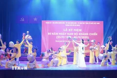Chương trình nghệ thuật chào mừng tại Lễ kỷ niệm. (Ảnh: Thu Hương/TTXVN)