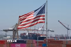 Quang cảnh cảng hàng hóa Long Beach, California, Mỹ. (Ảnh: AFP/TTXVN)