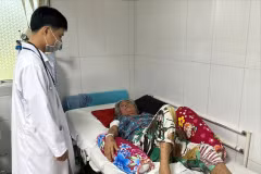 Bà H.T.Y. đang điều trị tại Bệnh viện Đa khoa tỉnh Sóc Trăng. (Nguồn: Bệnh viện Đa khoa tỉnh Sóc Trăng)