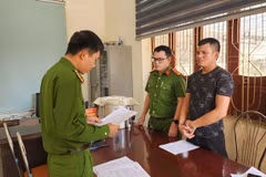 Nguyễn Văn Hùng tại cơ quan công an. (Ảnh: Công an cung cấp)
