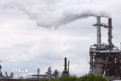 Nhà máy lọc dầu Phillips 66 Bayway tại Linden, bang New Jersey (Mỹ). (Ảnh: THX/TTXVN phát)
