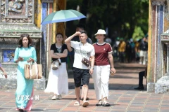 Dịp nghỉ lễ, Tết, nhu cầu đi du lịch của người dân thường tăng cao. (Ảnh: Văn Dũng/TTXVN)