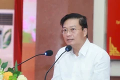 Chủ tịch Ủy ban Nhân dân tỉnh Nghệ An Lê Hồng Vinh phát biểu tại hội thảo Xây dựng văn hóa tiết kiệm, chống lãng phí. (Ảnh: TTXVN phát)