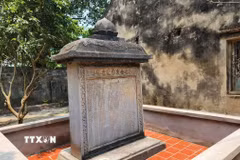 Tại vị trí bia “Lê tướng công sự nghiệp huân danh” nằm trong khuôn viên sân vườn đã được xã Thọ Phú dọn dẹp sạch sẽ, đồng thời lát gạch đỏ và bao bằng tường bao thấp xung quanh. (Ảnh: Hoa Mai/TTXVN)
