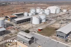Nhà máy chế biến dầu của Iran ở Ahvaz, tỉnh Khuzestan. (Ảnh: IRNA/TTXVN)