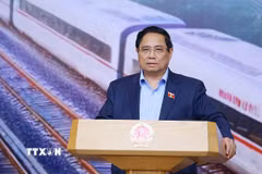 Thủ tướng Phạm Minh Chính kết luận phiên họp lần thứ tư BCĐ các công trình trọng điểm, dự án quan trọng quốc gia lĩnh vực đường sắt. (Ảnh: Dương Giang/TTXVN)