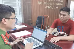 Đối tượng cầm đầu Châu Chí Phước tại cơ quan điều tra. (Ảnh: TTXVN phát)