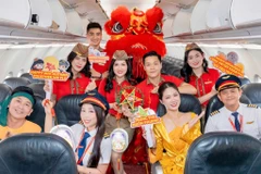Trên độ cao 10.000m, phi hành đoàn Vietjet đã tỉ mỉ chuẩn bị lễ hội Trung thu ngập tràn sắc màu và niềm vui.