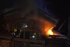 Hiện trường vụ cháy khách sạn Grandes Alpes. (Nguồn: Youtube)