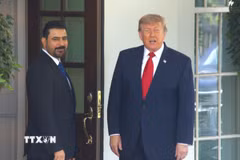 Tổng thống Mỹ Donald Trump và Thủ tướng Iraq Ali al-Zaidi tại cuộc gặp ở Nhà Trắng, Washington, D.C. (Ảnh: THX/TTXVN phát)