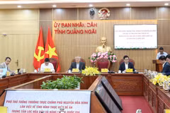 Phó Thủ tướng Thường trực Chính phủ Nguyễn Hòa Bình làm việc với lãnh đạo tỉnh Quảng Ngãi, Bộ Công Thương và các cơ quan hữu quan về tình hình thực hiện Đề án Trung tâm lọc hóa dầu và năng lượng quốc gia tại Khu kinh tế Dung Quất. (Nguồn: Báo Chính phủ)