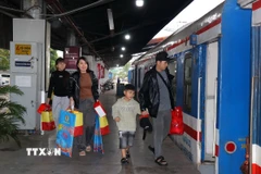 Đông đảo công nhân lên Chuyến tàu Công đoàn - Xuân 2026 về quê đón Tết sum vầy cùng gia đình. (Ảnh: Thanh Vũ/TTXVN)