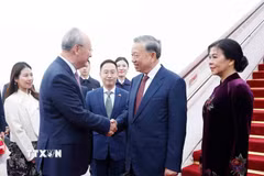 Lễ đón Tổng Bí thư, Chủ tịch nước Tô Lâm cùng Phu nhân tại sân bay quốc tế Thủ đô Bắc Kinh. (Ảnh: Thống Nhất/TTXVN)