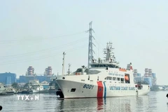 Tàu Cảnh sát biển Việt Nam CBS 8001 tiến vào cảng Tanjung Priok, Indonesia. (Ảnh: Văn Phong/TTXVN)