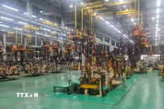 Hệ thống dây chuyền lắp ráp ôtô của Tập đoàn THACO Trường Hải. (Ảnh: Kha Phạm/TTXVN)
