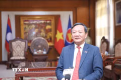 Đại sứ Việt Nam tại Lào Nguyễn Minh Tâm trả lời phỏng vấn. (Ảnh: Xuân Tú/TTXVN)