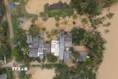 Cảnh ngập lụt sau những trận mưa lớn tại Kelaniya, Sri Lanka. (Ảnh: THX/TTXVN)