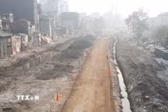 Sau khi tuyến đường được thông xe kỹ thuật, người dân đi lại thuận tiện hơn. (Ảnh: Nguyễn Thắng/TTXVN)