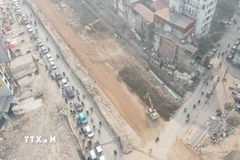 Dự án Vành đai 1 dự kiến hoàn thành vào cuối năm 2026 sẽ góp phần giảm ùn tắc giao thông. (Ảnh: Nguyễn Thắng/TTXVN)