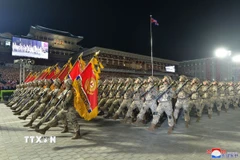 Quang cảnh lễ duyệt binh nhân kỷ niệm 90 năm Ngày thành lập Quân đội Cách mạng Nhân dân Triều Tiên tại Quảng trường Kim Nhật Thành ở thủ đô Bình Nhưỡng tối 25/4/2022. (Ảnh: YONHAP/TTXVN)