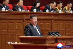 Nhà lãnh đạo Triều Tiên Kim Jong Un phát biểu khai mạc Đại hội lần thứ IX của Đảng Lao động Triều Tiên ở Bình Nhưỡng. (Ảnh: Yonhap/TTXVN)