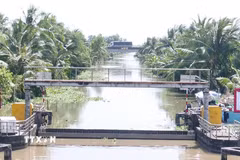 Hệ thống cống giúp ngăn mặn, trữ ngọt, giúp giảm thiểu tác động do hạn hán và xâm nhập mặn. (Ảnh minh họa. Nguồn: TTXVN)
