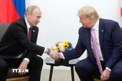 Tổng thống Mỹ Donald Trump (phải) trong cuộc gặp Tổng thống Nga Vladimir Putin tại Osaka, Nhật Bản ngày 28/6/2019. (Ảnh: AA/TTXVN)