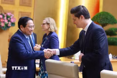 Thủ tướng Phạm Minh Chính gặp mặt các doanh nghiệp Hoa Kỳ đang đầu tư, kinh doanh tại Việt Nam. (Ảnh: Dương Giang/TTXVN)