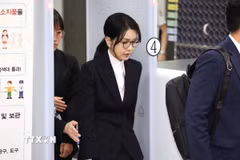 Bà Kim Keon Hee, phu nhân cựu Tổng thống Hàn Quốc Yoon Suk Yeol, tại Tòa án trung tâm quận Seoul ngày 12/8/2025. (Ảnh: THX/TTXVN)