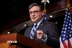 Chủ tịch Hạ viện Mỹ Mike Johnson (ảnh) nhấn mạnh việc bảo vệ an ninh nội địa là trách nhiệm căn bản của Quốc hội, đồng thời khẳng định sẽ tiếp tục thương lượng với phe Dân chủ trong thời gian gia hạn để đạt được một giải pháp lâu dài. (Ảnh: THX/TTXVN)