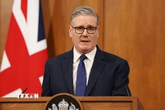 Thủ tướng Anh Keir Starmer phát biểu tại cuộc họp báo ở thủ đô London. (Ảnh: THX/TTXVN)
