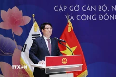 Chủ tịch nước Lương Cường nói chuyện với cán bộ, nhân viên các cơ quan đại diện Việt Nam tại Hàn Quốc và Cộng đồng người Việt Nam tại Đông Nam Hàn Quốc. (Ảnh: Lâm Khánh/TTXVN)