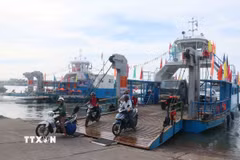 Hai phà mới còn hỗ trợ phát triển du lịch và giao thương cho xã đảo Tam Hải, tăng khả năng kết nối xã đảo Tam Hải với đất liền và các khu vực lân cận. (Ảnh: Đoàn Hữu Trung/TTXVN)