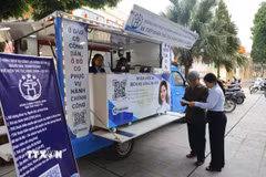 Mô hình “Dịch vụ công lưu động” thể hiện tư duy hành chính phục vụ thiết thực, lấy người dân làm trung tâm trong cải cách, chuyển đổi số. (Ảnh: Vũ Quang/TTXVN)
