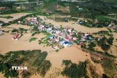 Nhiều thôn tại xã Bố Hạ vẫn ngập sâu trong nước. (Ảnh: Danh Lam/TTXVN)