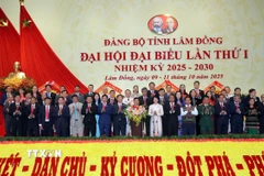 Đoàn đại biểu Đảng bộ tỉnh Lâm Đồng đi dự Đại hội đại biểu toàn quốc lần thứ XIV của Đảng. (Ảnh Chu Quốc Hùng/TTXVN)