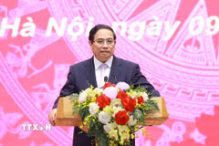 Thủ tướng Phạm Minh Chính động viên, tuyên dương các lực lượng hỗ trợ Myanmar khắc phục hậu quả động đất. (Ảnh: Dương Giang/TTXVN)