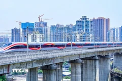 Trung Quốc hiện có mạng lưới đường sắt cao tốc dài nhất thế giới. (Ảnh: TTXVN phát)