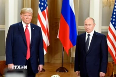 Tổng thống Nga Vladimir Putin (phải) và Tổng thống Mỹ Donald Trump tại cuộc gặp ở Helsinki, Phần Lan, ngày 16/7/2018. (Ảnh: THX/TTXVN)