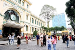 Bưu điện Trung tâm Thành phố Hồ Chí Minh luôn thu hút khách du lịch trong nước và quốc tế. (Ảnh: Hồng Đạt/TTXVN)