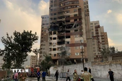 Tòa nhà bị phá hủy sau vụ oanh kích của Israel xuống Tehran. (Ảnh: AA/TTXVN)