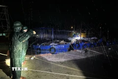 Lực lượng Bộ đội Biên phòng tỉnh Hưng Yên tuần tra kiểm soát khu vực ven biển khi bão số 3 đổ bộ đất liền. (Ảnh: Thế Duyệt/TTXVN)