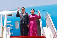 Chiều 22/7 (giờ địa phương), Chủ tịch Quốc hội Trần Thanh Mẫn và Phu nhân cùng đoàn đại biểu cấp cao Việt Nam đến Thủ đô Dakar, bắt đầu thăm chính thức Cộng hòa Senegal. (Ảnh: Doãn Tấn/TTXVN)