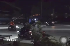 Nhóm thanh thiếu niên liên quan đến vụ hỗn chiến, rượt đuổi gây náo loạn Quốc lộ 10 (đoạn qua phường Yên Tử) vào rạng sáng 11/1. (Ảnh: TTXVN phát)