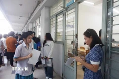 Thí sinh dự thi tại điểm thi Trường Đại học Sư phạm Kỹ thuật Thành phố Hồ Chí Minh. (Ảnh: Thu Hoài/TTXVN)