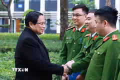 Thủ tướng Phạm Minh Chính thăm, chúc Tết cán bộ, chiến sỹ Cục Cảnh sát quản lý hành chính về trật tự xã hội (Bộ Công an). (Ảnh: Dương Giang/TTXVN)